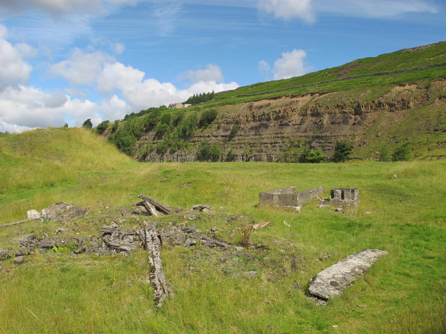 Remains of buildings at Ashes Quarry
© Copyright Mike Quinn and licensed for reuse under this Creative Commons Licence