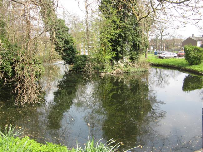 Brooklands Park Lake with Ganges Statue