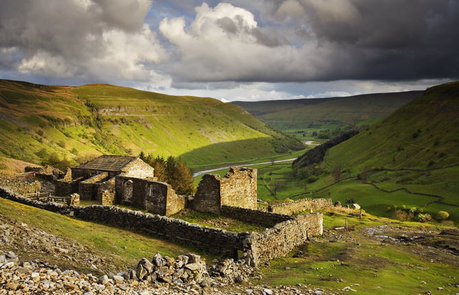 Old farm buildings at Crackpot Hall