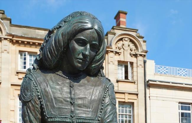 George Eliot Statue