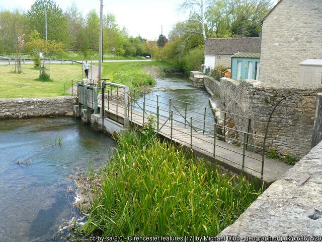 Seen from the bridge that carries Gloucester Street over one arm of the River Churn is a footbridge on the weir of the other arm of the river.