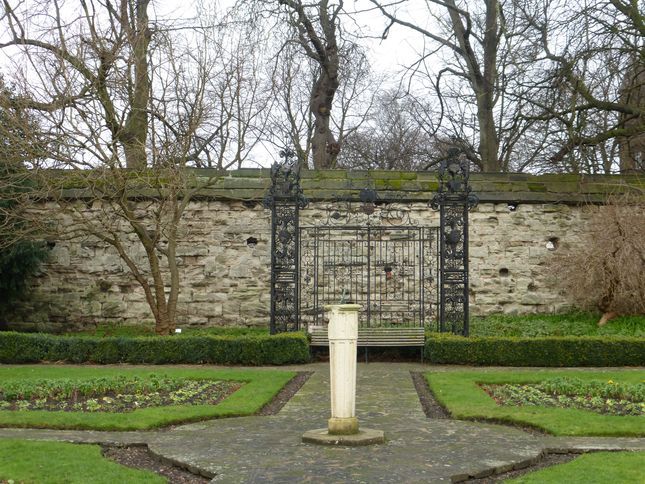 Last piece of the town's defensive wall.  Situated in the gardens of the Newarke Houses Museum